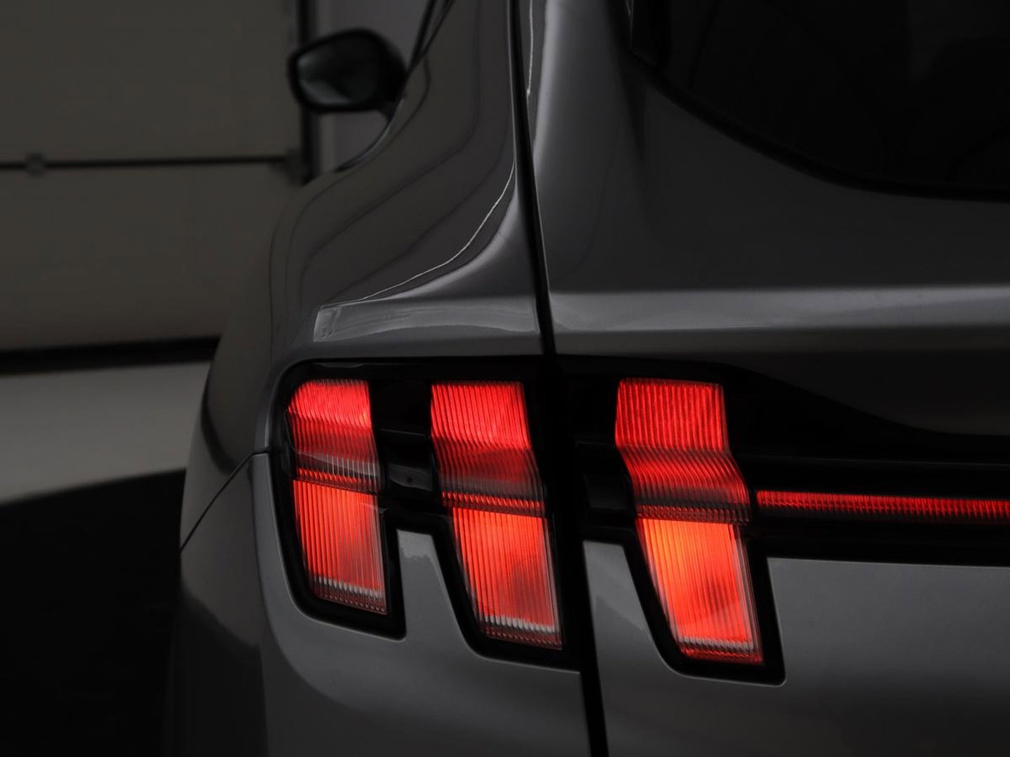 Ford Mustang Mach-E RWD 75 kWh | SOH 91,7% | Panoramadak | 360 Camera | Leder | Stoelverwarming | Adaptive cruise | B&O Sound | Stuurverwarming | Carplay | Keyless | Navigatie | Side Assist
