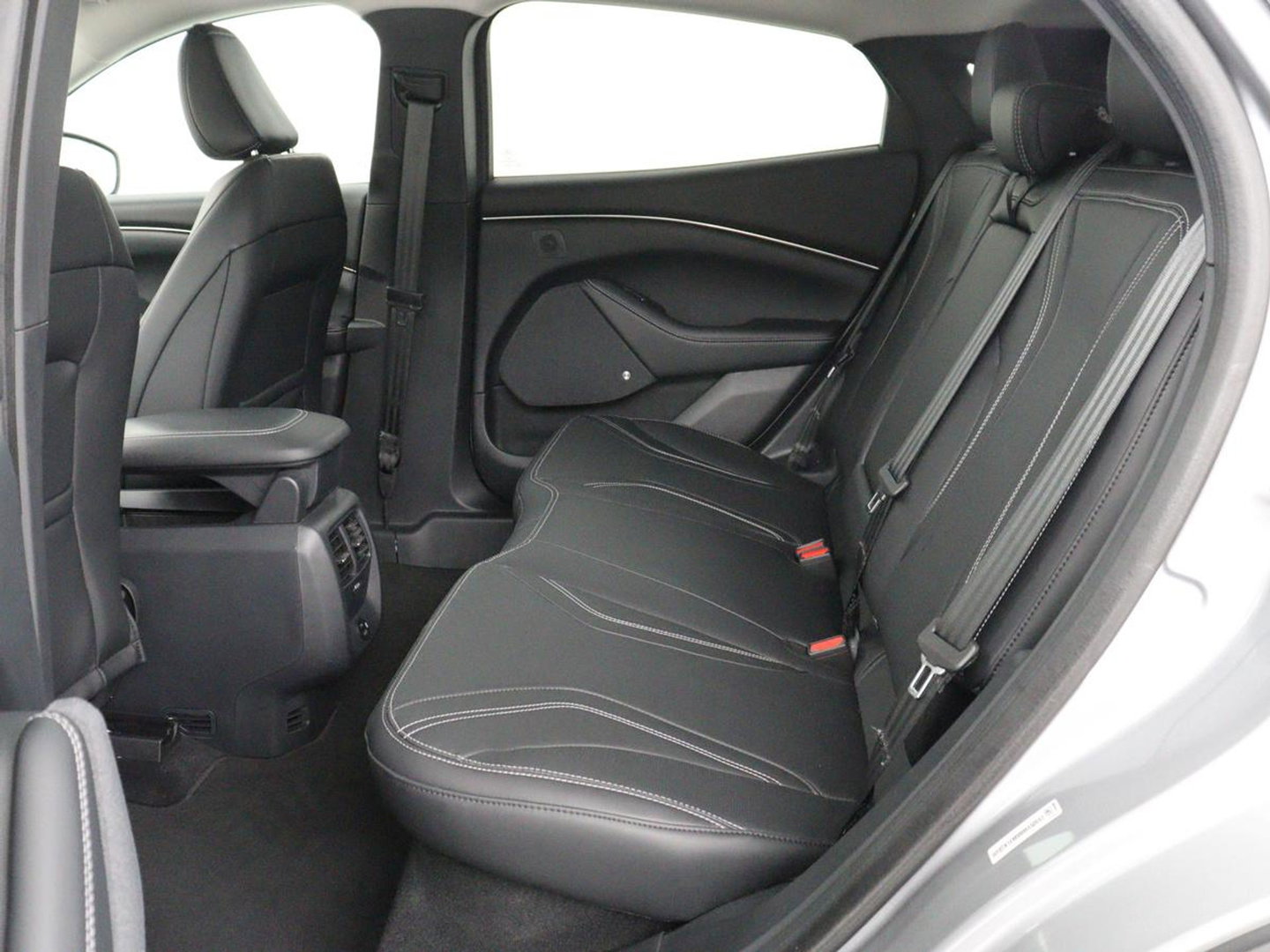 Ford Mustang Mach-E RWD 75 kWh | SOH 91,7% | Panoramadak | 360 Camera | Leder | Stoelverwarming | Adaptive cruise | B&O Sound | Stuurverwarming | Carplay | Keyless | Navigatie | Side Assist