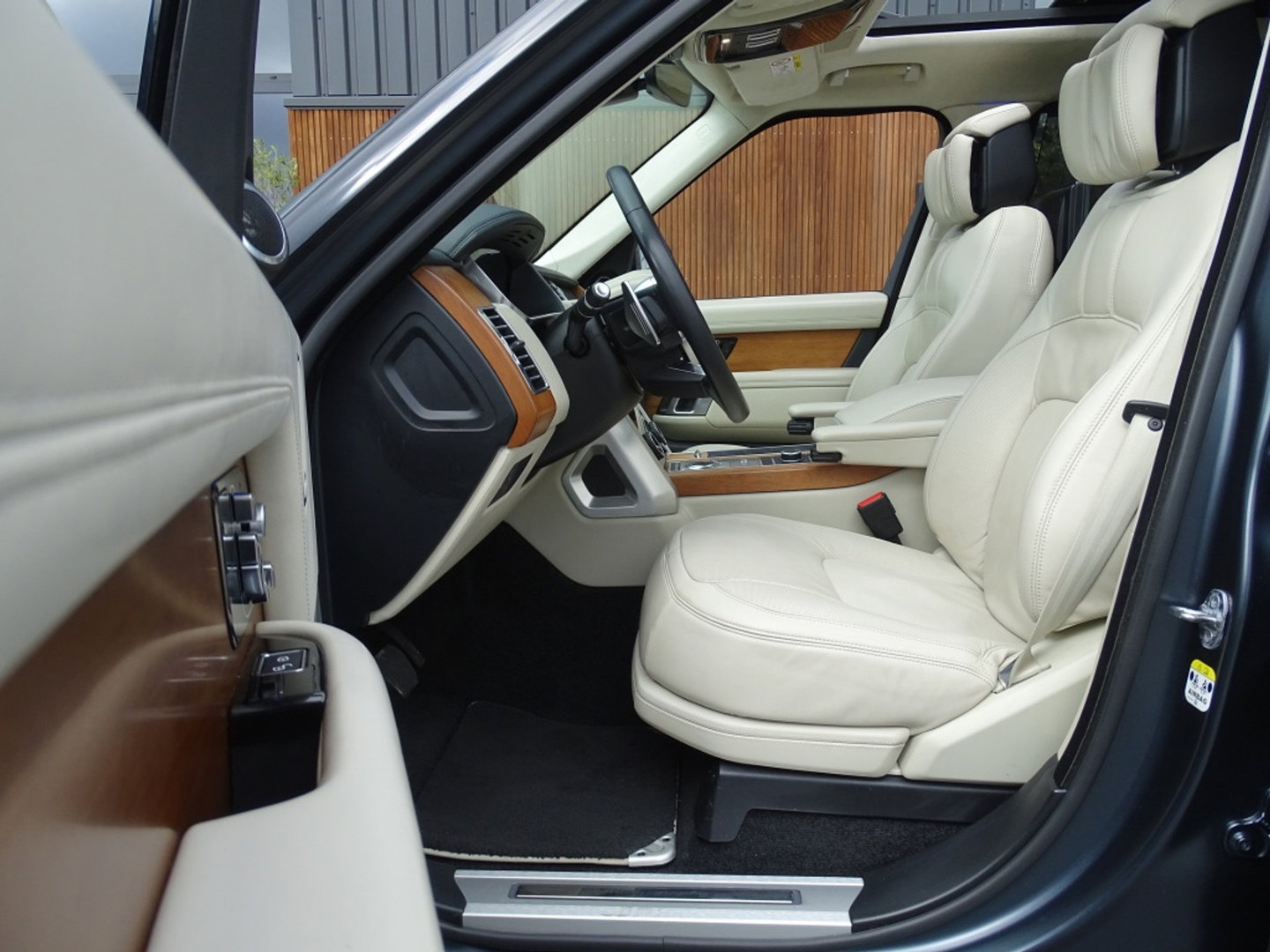 Land Rover Range Rover P400e Vogue 404PK Autobiography / LWB / SVO / Meridian / TV's / alcanatara