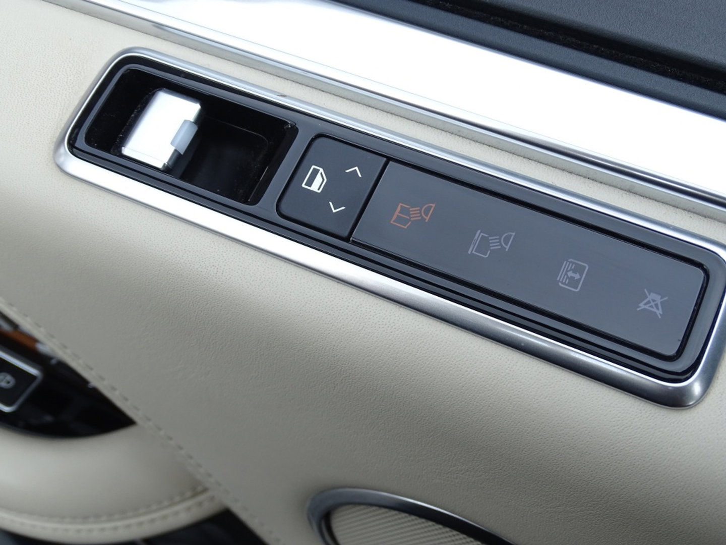Land Rover Range Rover P400e Vogue 404PK Autobiography / LWB / SVO / Meridian / TV's / alcanatara