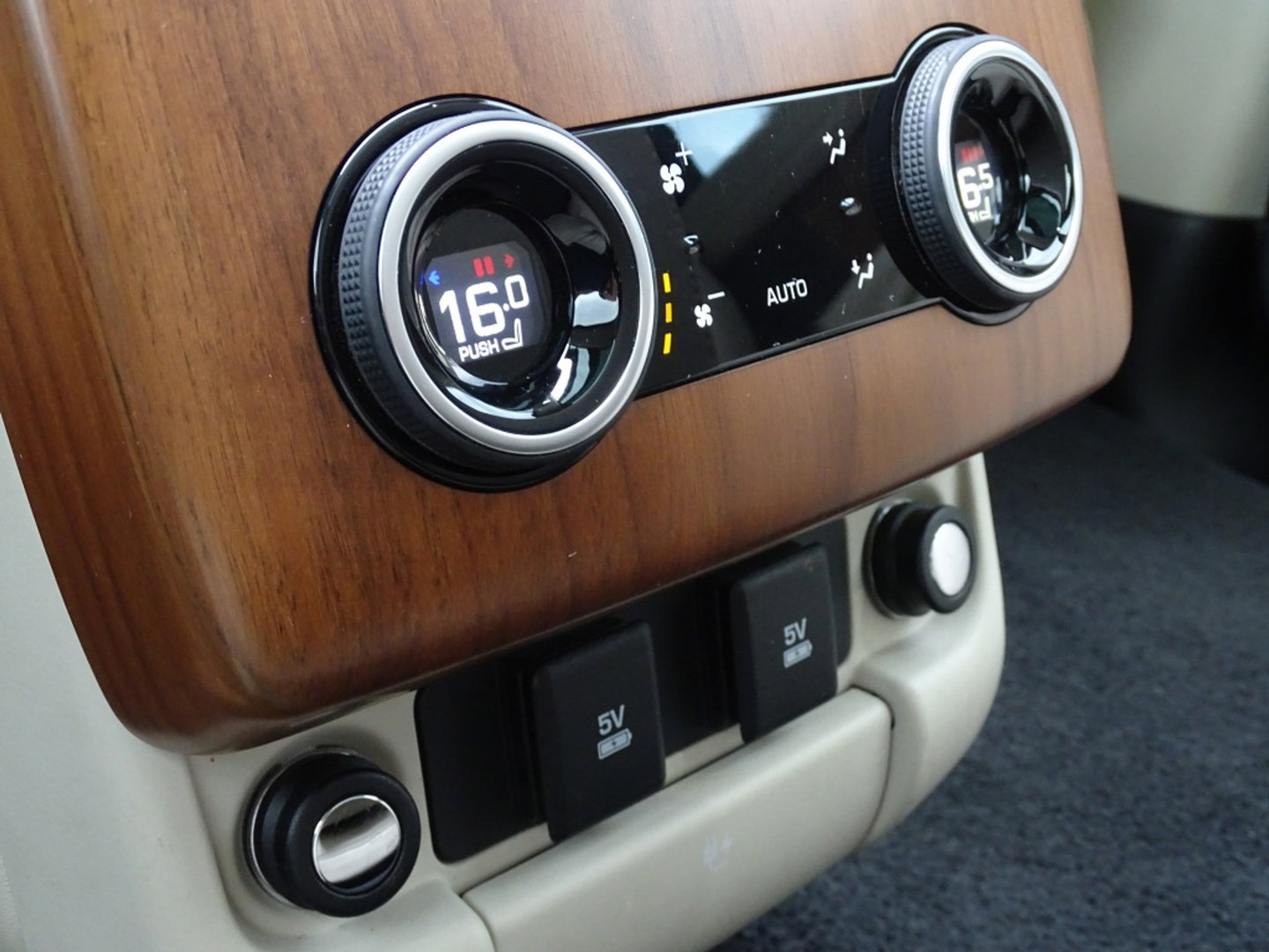 Land Rover Range Rover P400e Vogue 404PK Autobiography / LWB / SVO / Meridian / TV's / alcanatara