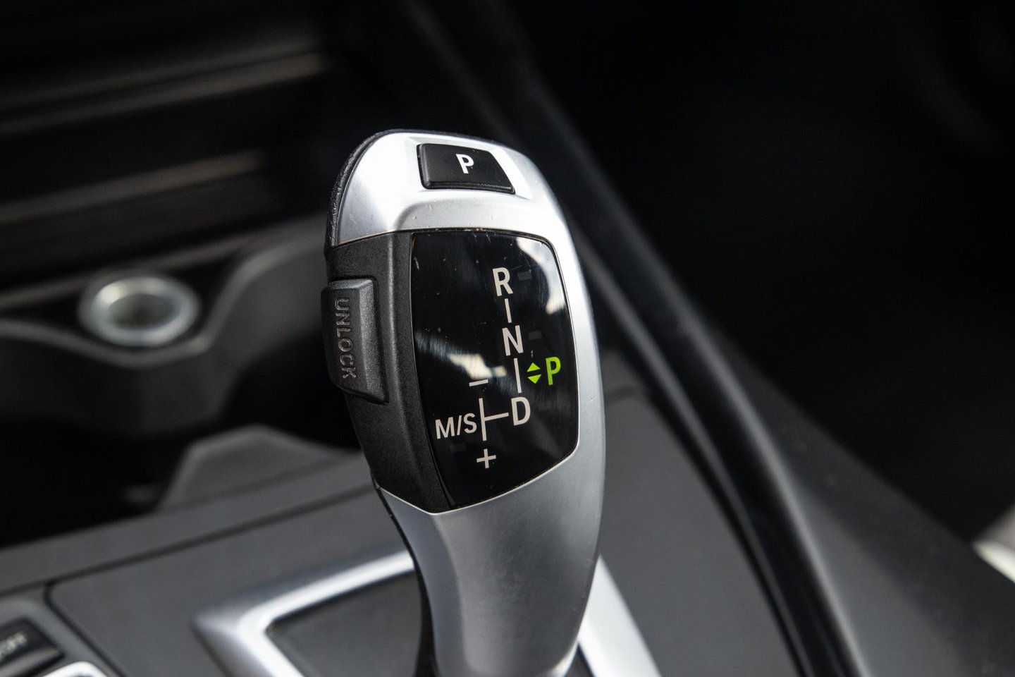BMW 1 Serie 116i Business+ AUTOMAAT / CRUISE CONTROLE / BLACK LINE / AIRCO / CARPLAY / URBAN