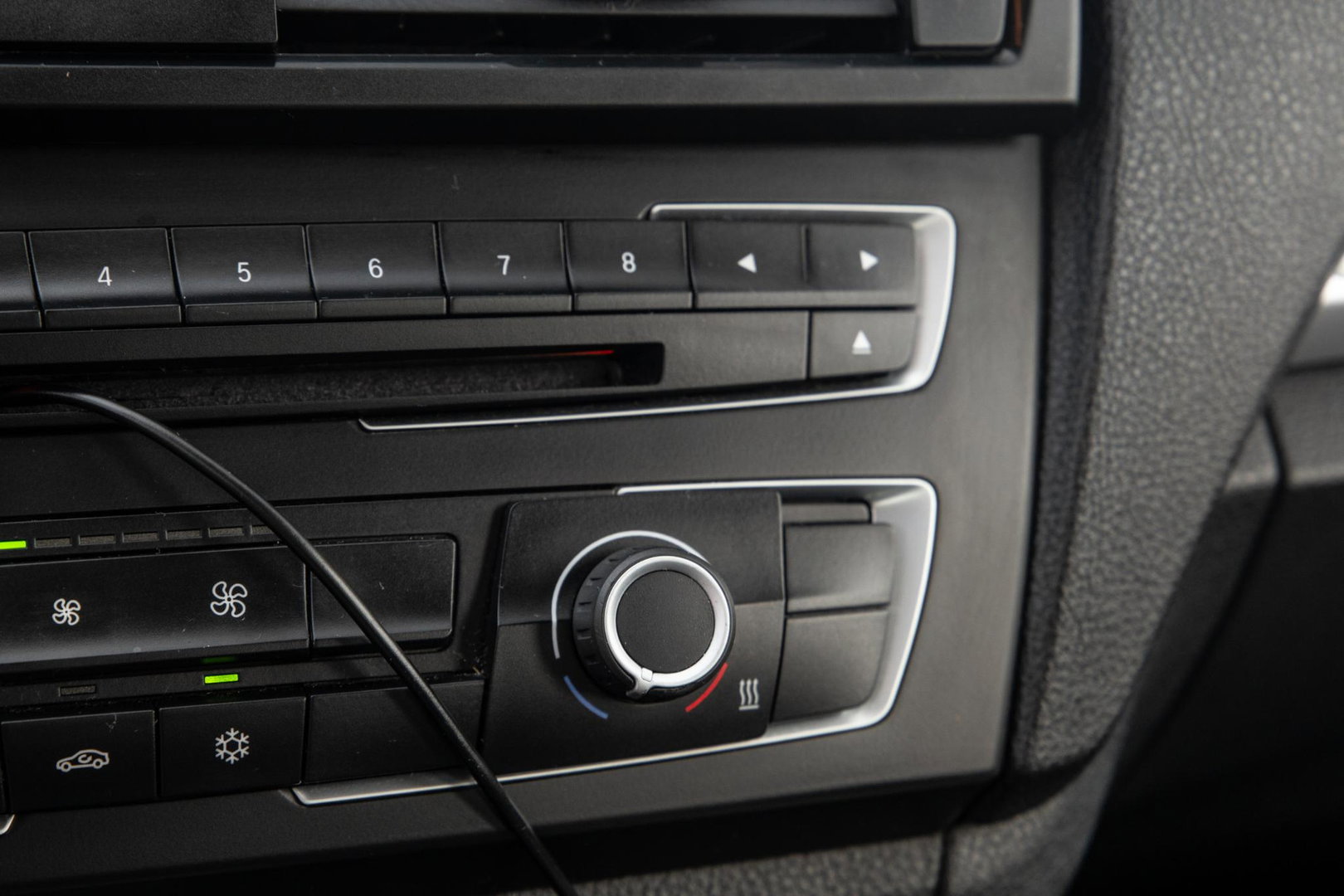 BMW 1 Serie 116i Business+ AUTOMAAT / CRUISE CONTROLE / BLACK LINE / AIRCO / CARPLAY / URBAN