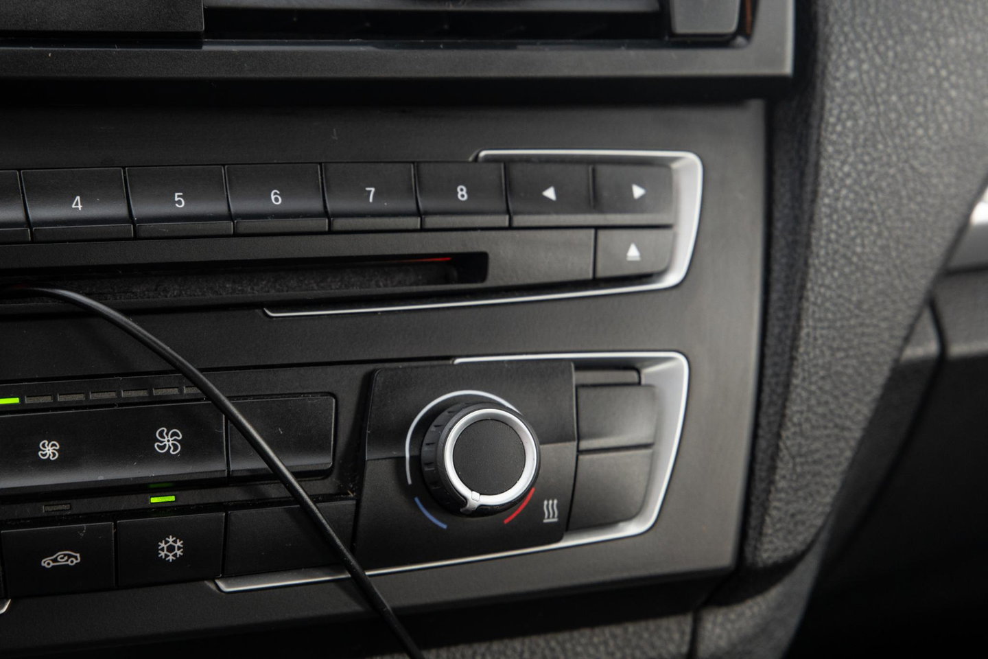 BMW 1 Serie 116i Business+ AUTOMAAT / CRUISE CONTROLE / BLACK LINE / AIRCO / CARPLAY / URBAN