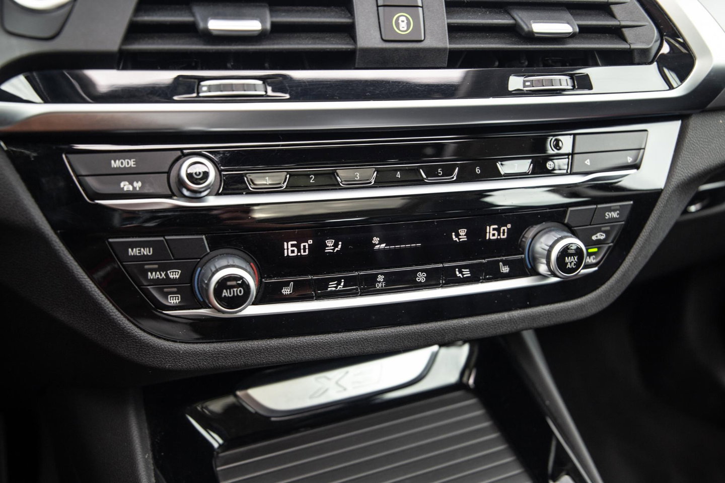 BMW X3 xDrive30e Executive BLACK LINE / PANORAMA DAK / CARPLAY / LEER / STOELVERWARMING / CAMERA