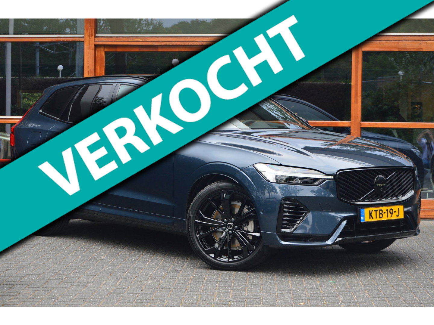 Volvo XC60 T8 Hybrid AWD Ultra Black Edition | Luchtvering | Bowers & Wilkins | Stoelventilatie | Massage | Panoramadak |