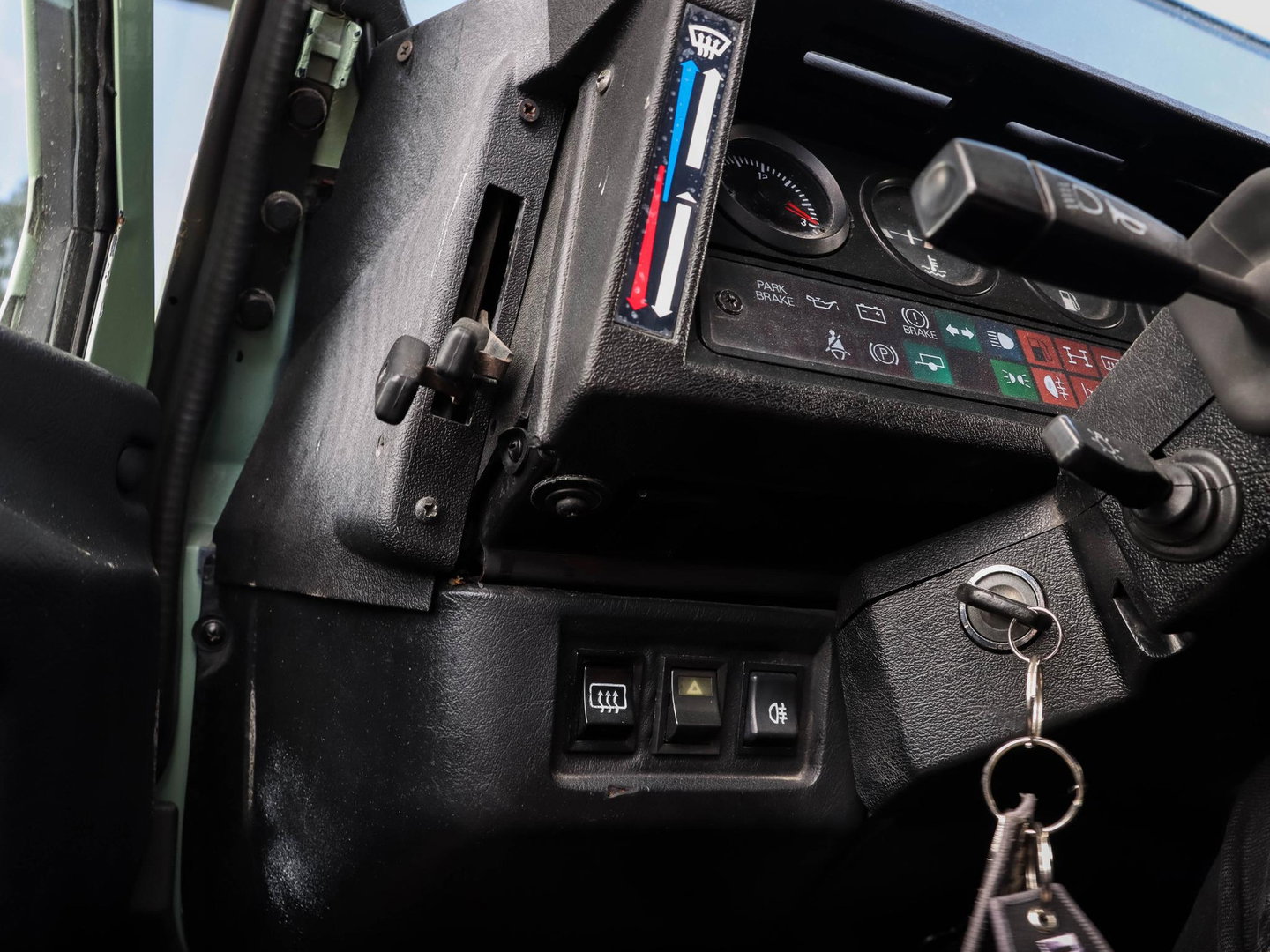 Land Rover Defender 2.0 MPI 90 Heritage | UNIEK