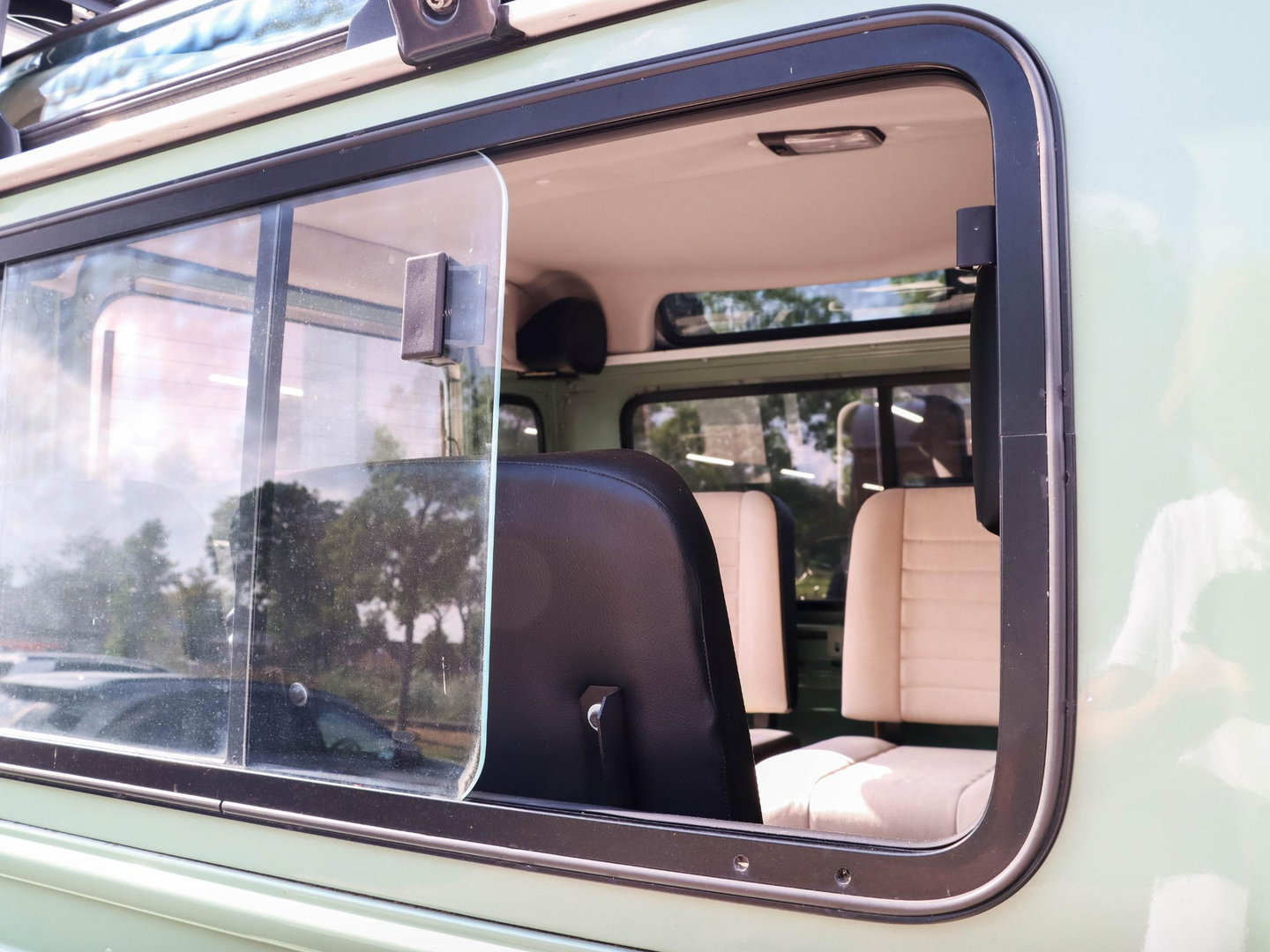 Land Rover Defender 2.0 MPI 90 Heritage | UNIEK