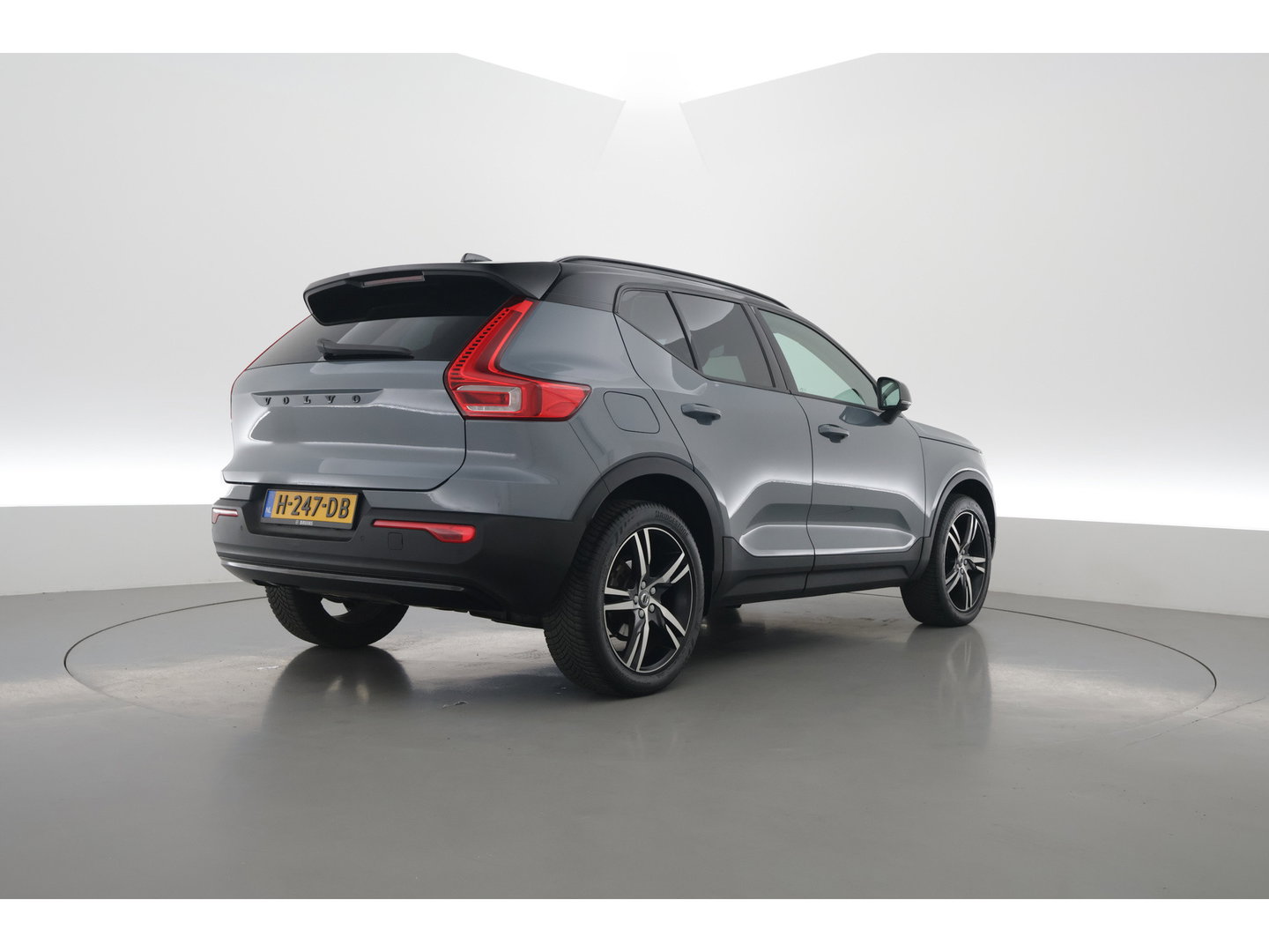 Volvo XC40 1.5 T3 R-Design | RIJKLAAR!! | Leer |  Keyless | Camera | Apple Carplay