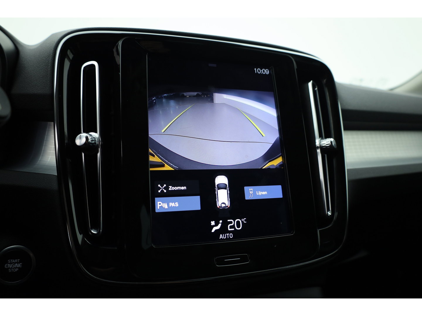 Volvo XC40 1.5 T3 R-Design | RIJKLAAR!! | Leer |  Keyless | Camera | Apple Carplay