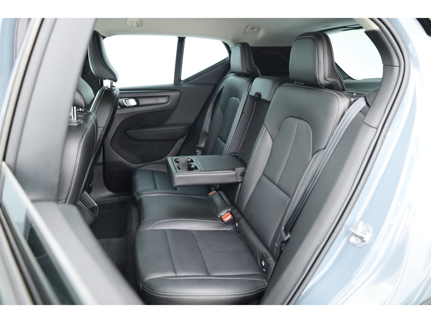 Volvo XC40 1.5 T3 R-Design | RIJKLAAR!! | Leer |  Keyless | Camera | Apple Carplay