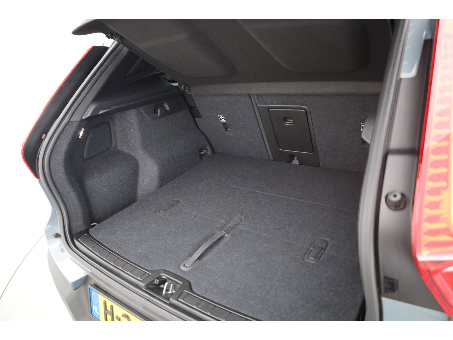 Volvo XC40 1.5 T3 R-Design | RIJKLAAR!! | Leer |  Keyless | Camera | Apple Carplay
