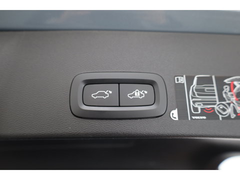 Volvo XC40 1.5 T3 R-Design | RIJKLAAR!! | Leer |  Keyless | Camera | Apple Carplay