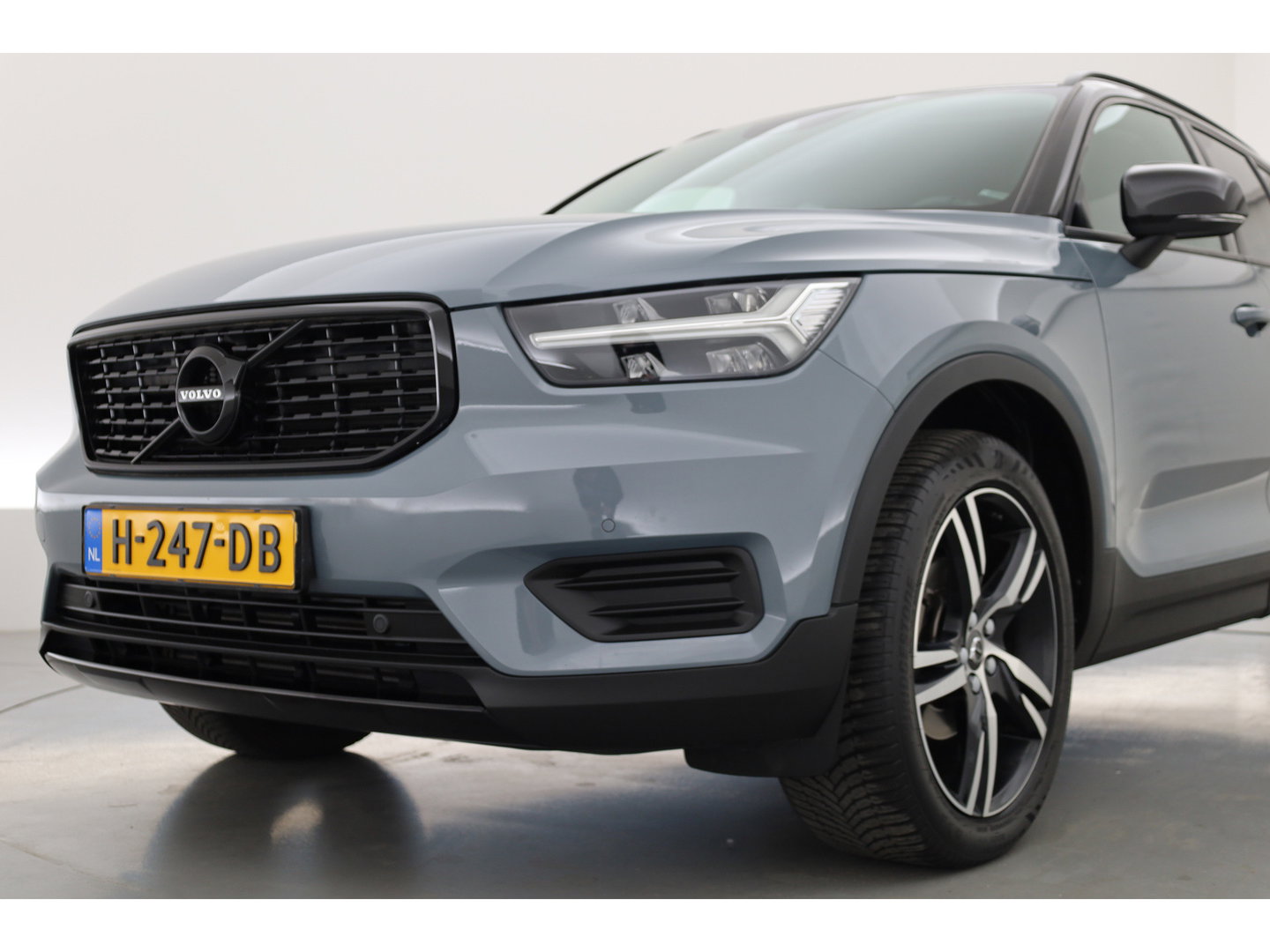 Volvo XC40 1.5 T3 R-Design | RIJKLAAR!! | Leer |  Keyless | Camera | Apple Carplay