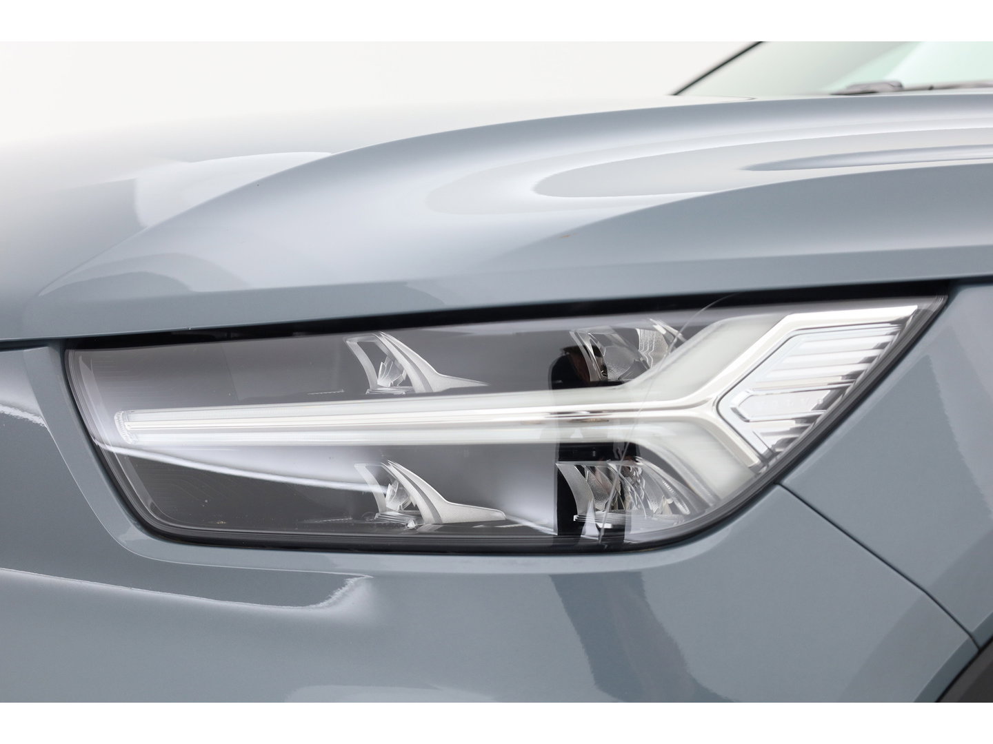 Volvo XC40 1.5 T3 R-Design | RIJKLAAR!! | Leer |  Keyless | Camera | Apple Carplay