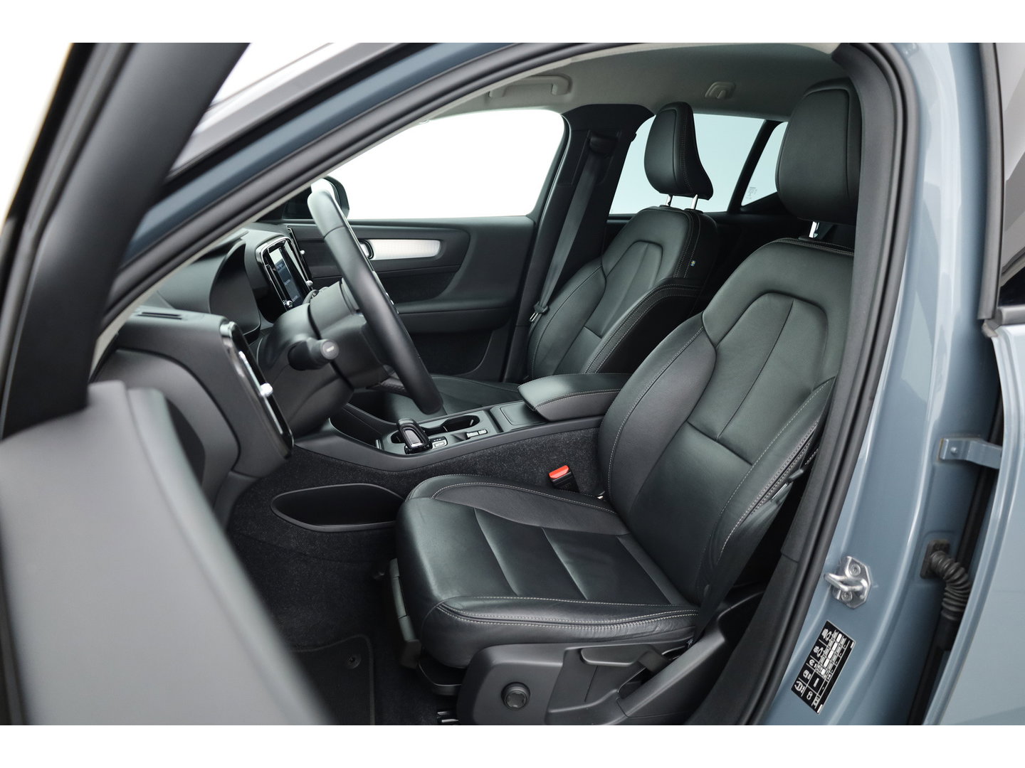 Volvo XC40 1.5 T3 R-Design | RIJKLAAR!! | Leer |  Keyless | Camera | Apple Carplay