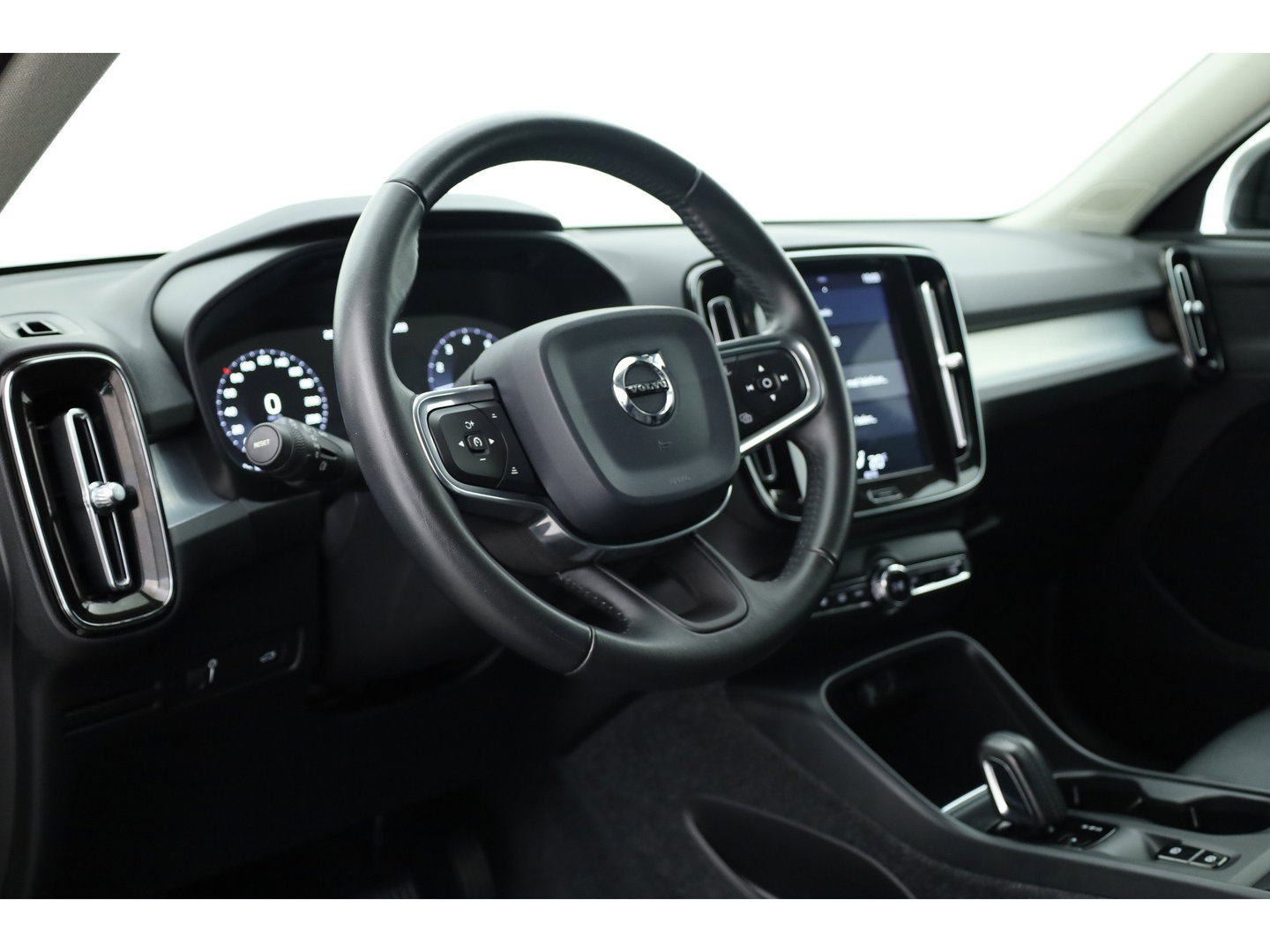Volvo XC40 1.5 T3 R-Design | RIJKLAAR!! | Leer |  Keyless | Camera | Apple Carplay