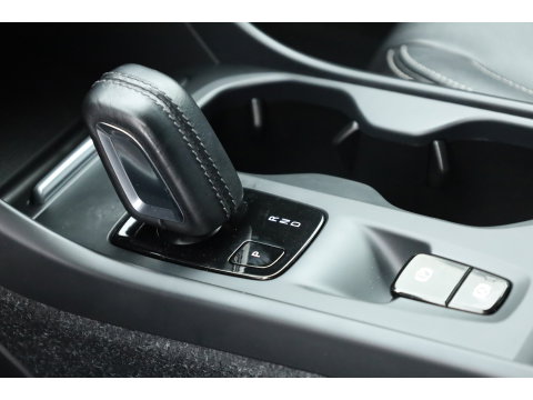 Volvo XC40 1.5 T3 R-Design | RIJKLAAR!! | Leer |  Keyless | Camera | Apple Carplay