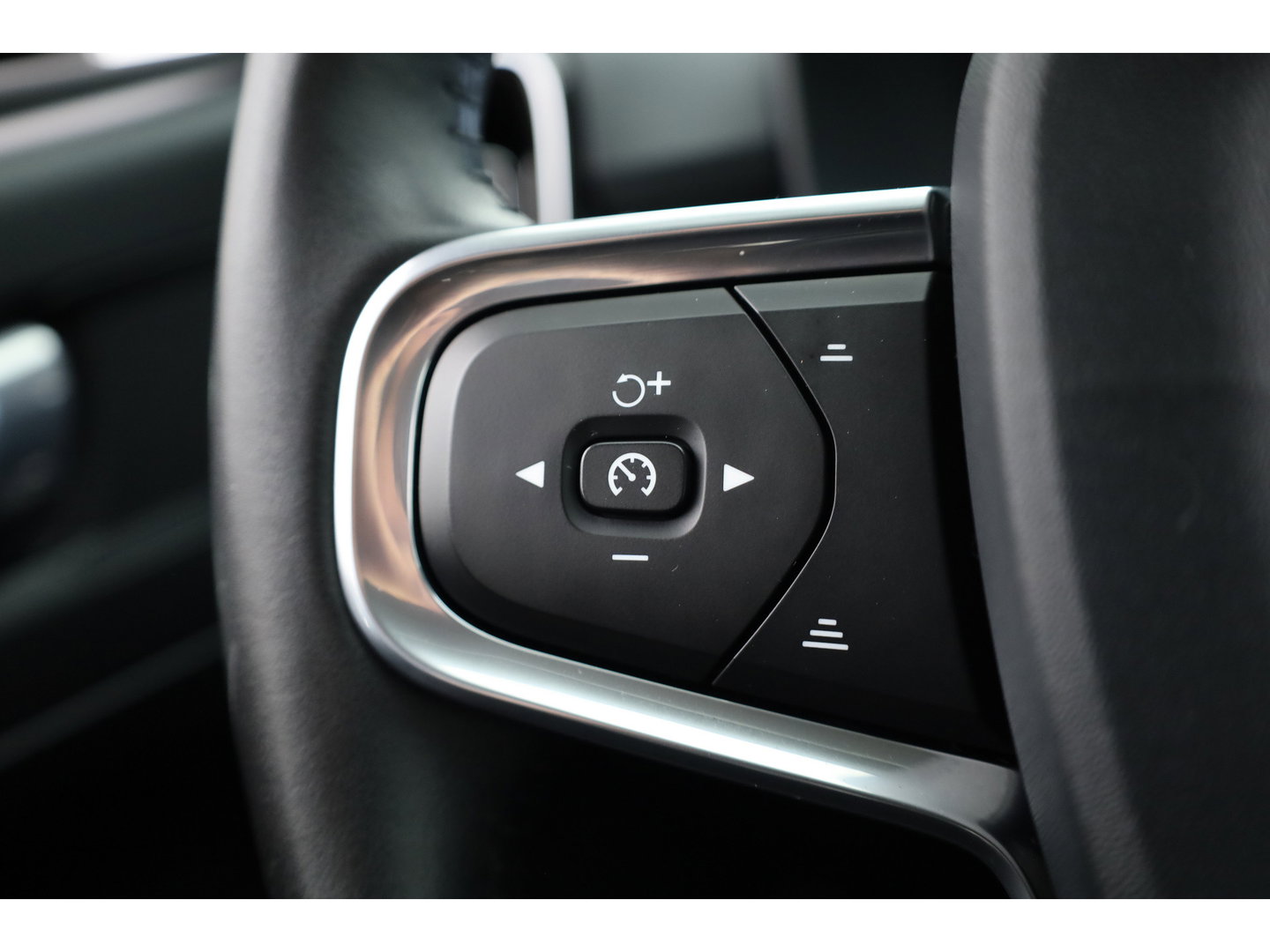 Volvo XC40 1.5 T3 R-Design | RIJKLAAR!! | Leer |  Keyless | Camera | Apple Carplay
