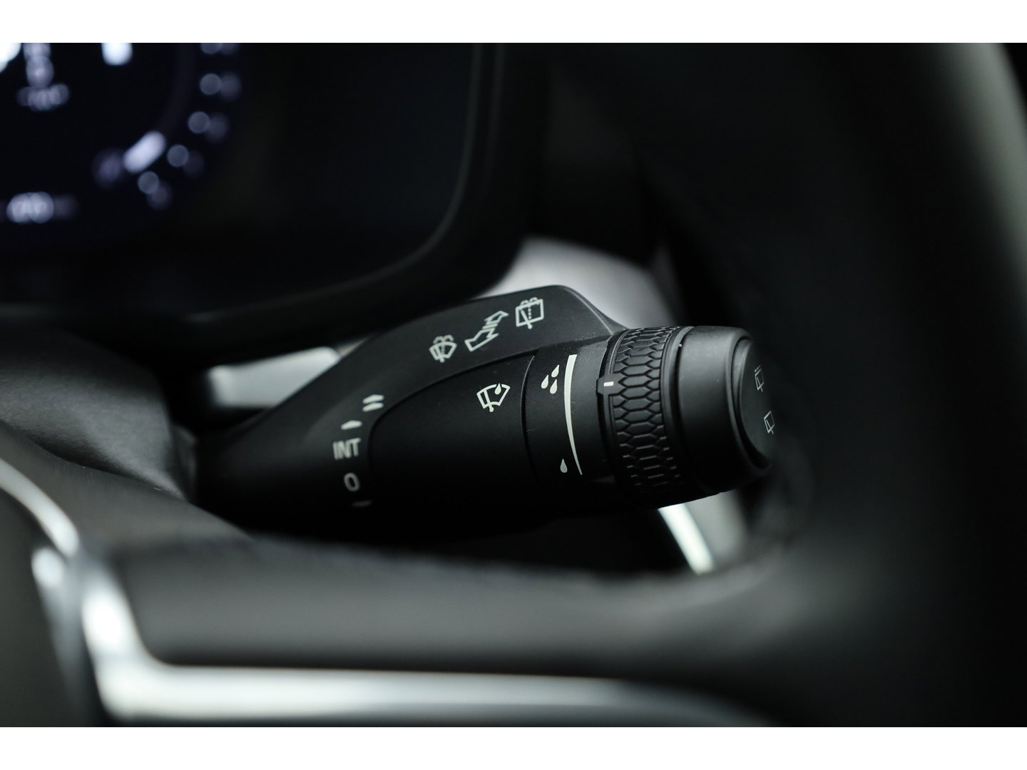 Volvo V60 2.0 B3 Core Prijs rijklaar | Trekhaak | Stoel + stuurverw. | ACC | Dodehoek (Blis) |
