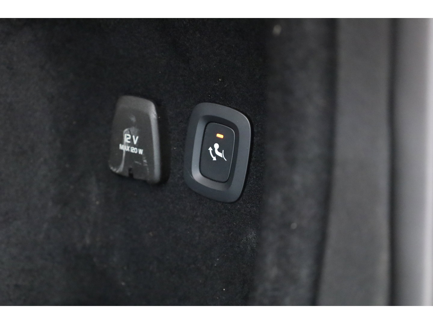 Volvo V60 2.0 B3 Core Prijs rijklaar | Trekhaak | Stoel + stuurverw. | ACC | Dodehoek (Blis) |