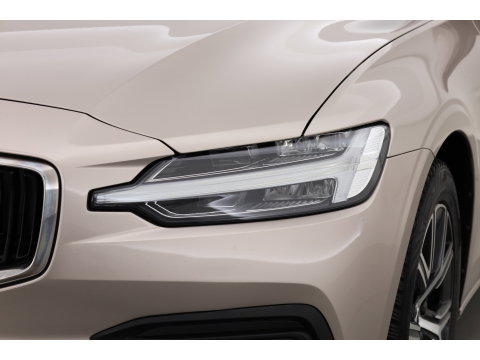 Volvo V60 2.0 B3 Core Prijs rijklaar | Trekhaak | Stoel + stuurverw. | ACC | Dodehoek (Blis) |