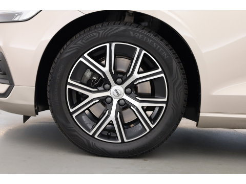 Volvo V60 2.0 B3 Core Prijs rijklaar | Trekhaak | Stoel + stuurverw. | ACC | Dodehoek (Blis) |