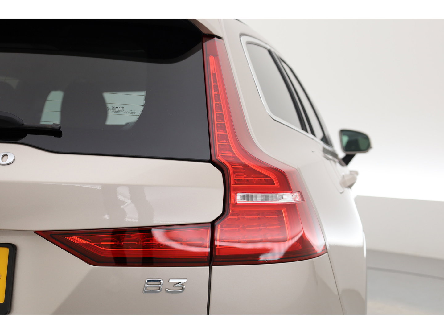 Volvo V60 2.0 B3 Core Prijs rijklaar | Trekhaak | Stoel + stuurverw. | ACC | Dodehoek (Blis) |