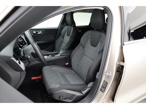 Volvo V60 2.0 B3 Core Prijs rijklaar | Trekhaak | Stoel + stuurverw. | ACC | Dodehoek (Blis) |