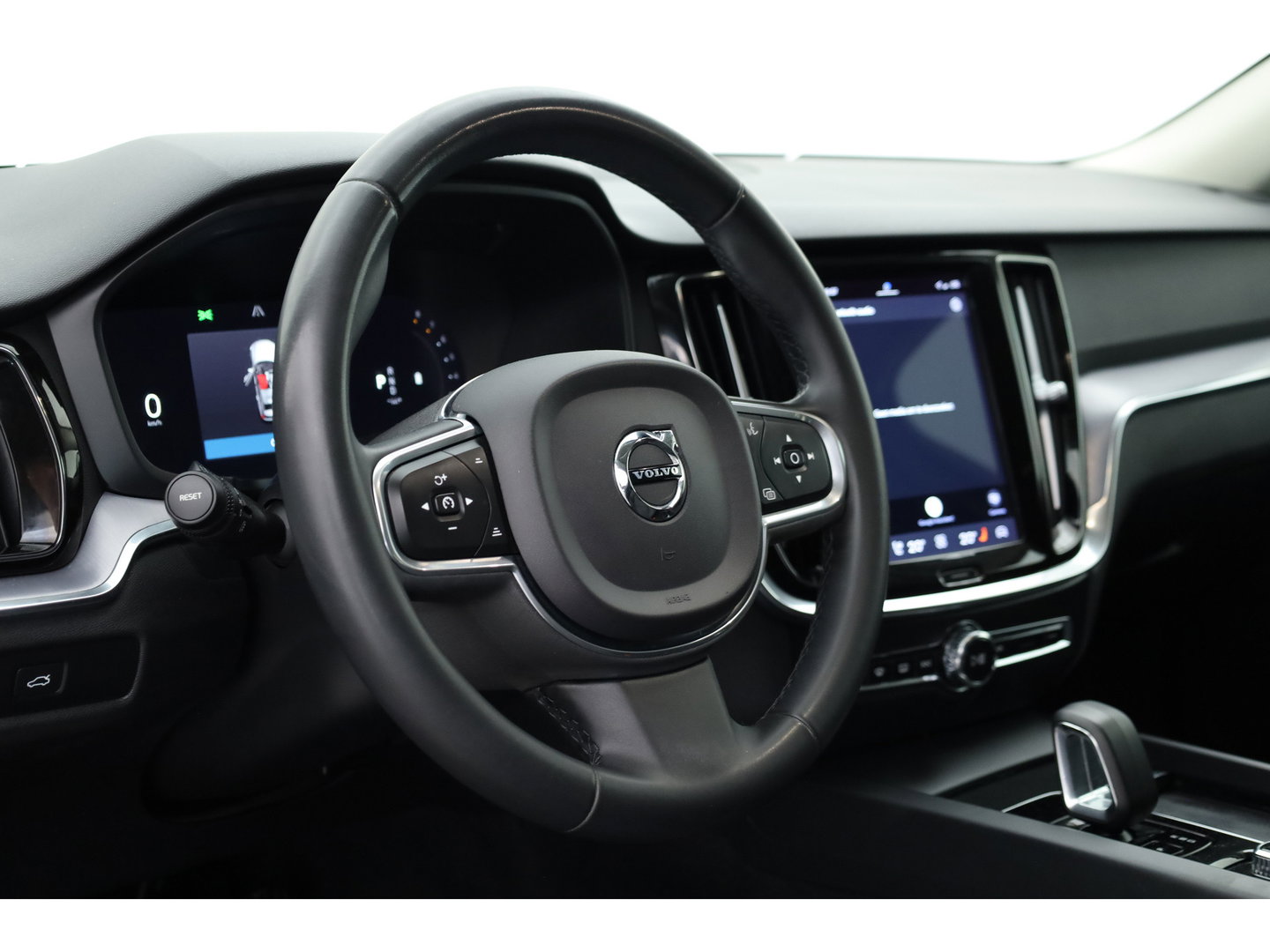 Volvo V60 2.0 B3 Core Prijs rijklaar | Trekhaak | Stoel + stuurverw. | ACC | Dodehoek (Blis) |