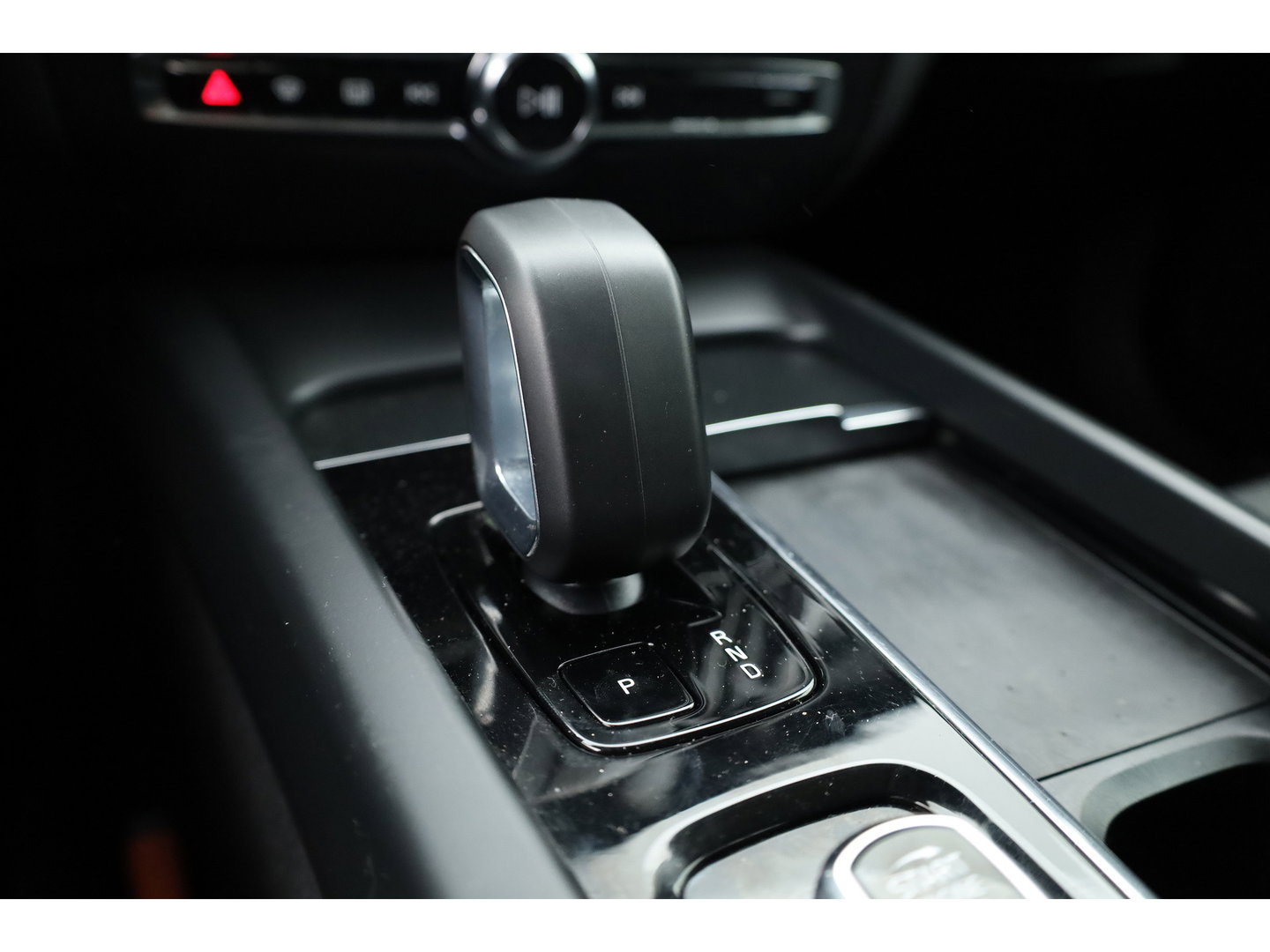 Volvo V60 2.0 B3 Core Prijs rijklaar | Trekhaak | Stoel + stuurverw. | ACC | Dodehoek (Blis) |