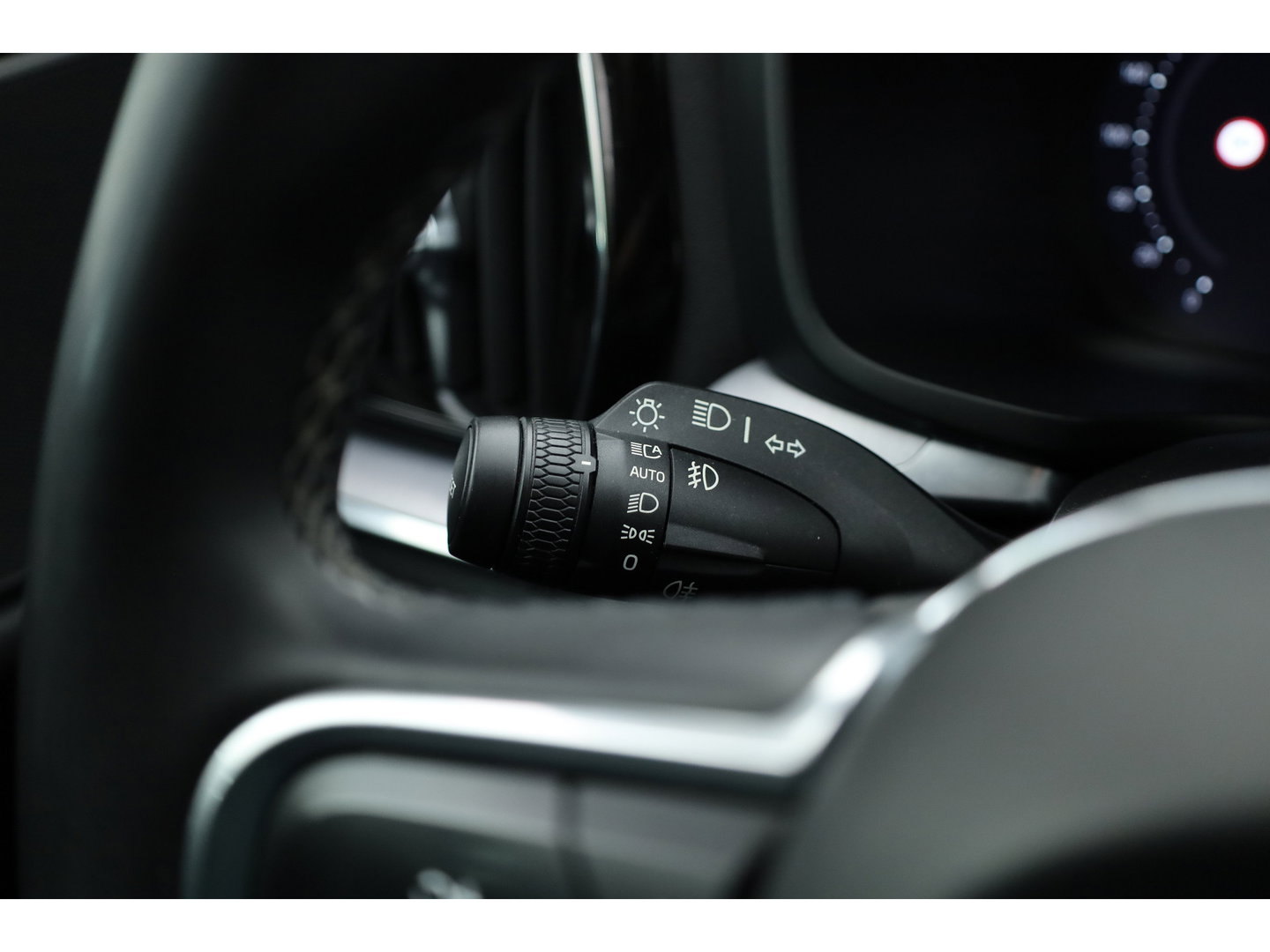 Volvo V60 2.0 B3 Core Prijs rijklaar | Trekhaak | Stoel + stuurverw. | ACC | Dodehoek (Blis) |