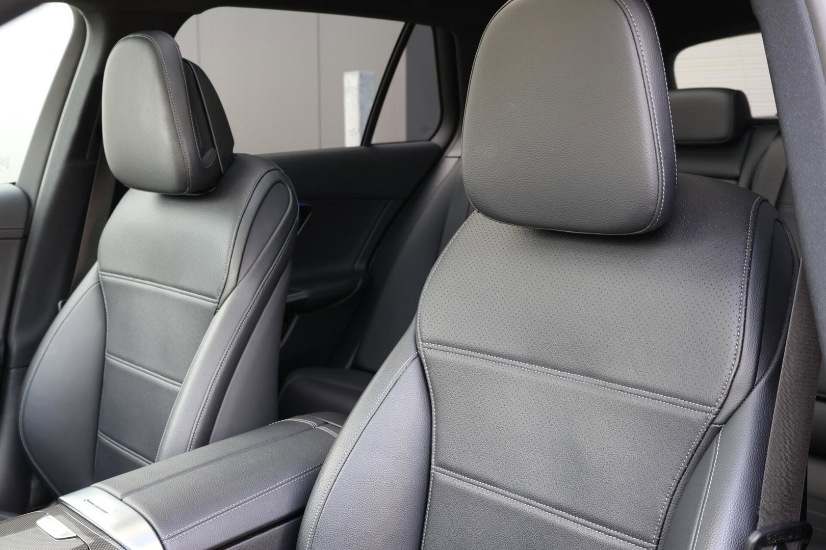 Mercedes-Benz C-Klasse Estate 220 d AMG Line / Panoramadak / Burmester Surround / Massage Stoelen / Night Pakket / Trekhaak Wegklapbaar