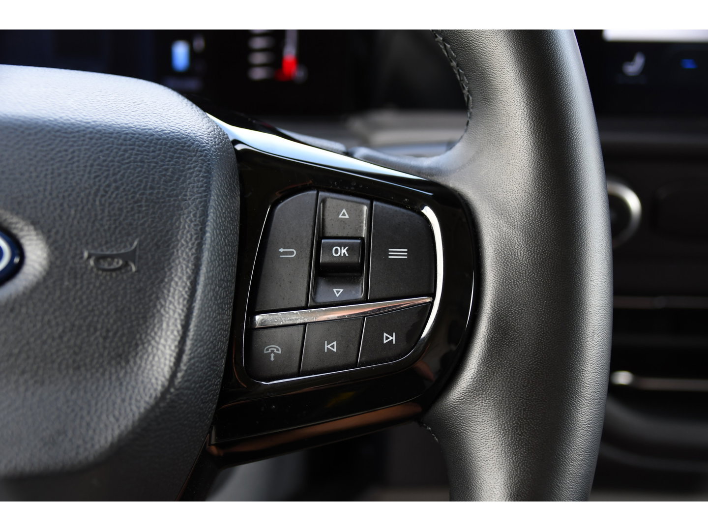 Ford Transit Custom 320 2.0 TDCI L2H1 Limited Black Edition Adaptieve Cruise, Camera, Carplay, 2 x Schuifdeur, 170pk, Automaat, Sensoren, Trekhaak, Stoelverwarming, Multimedia, Uniek!