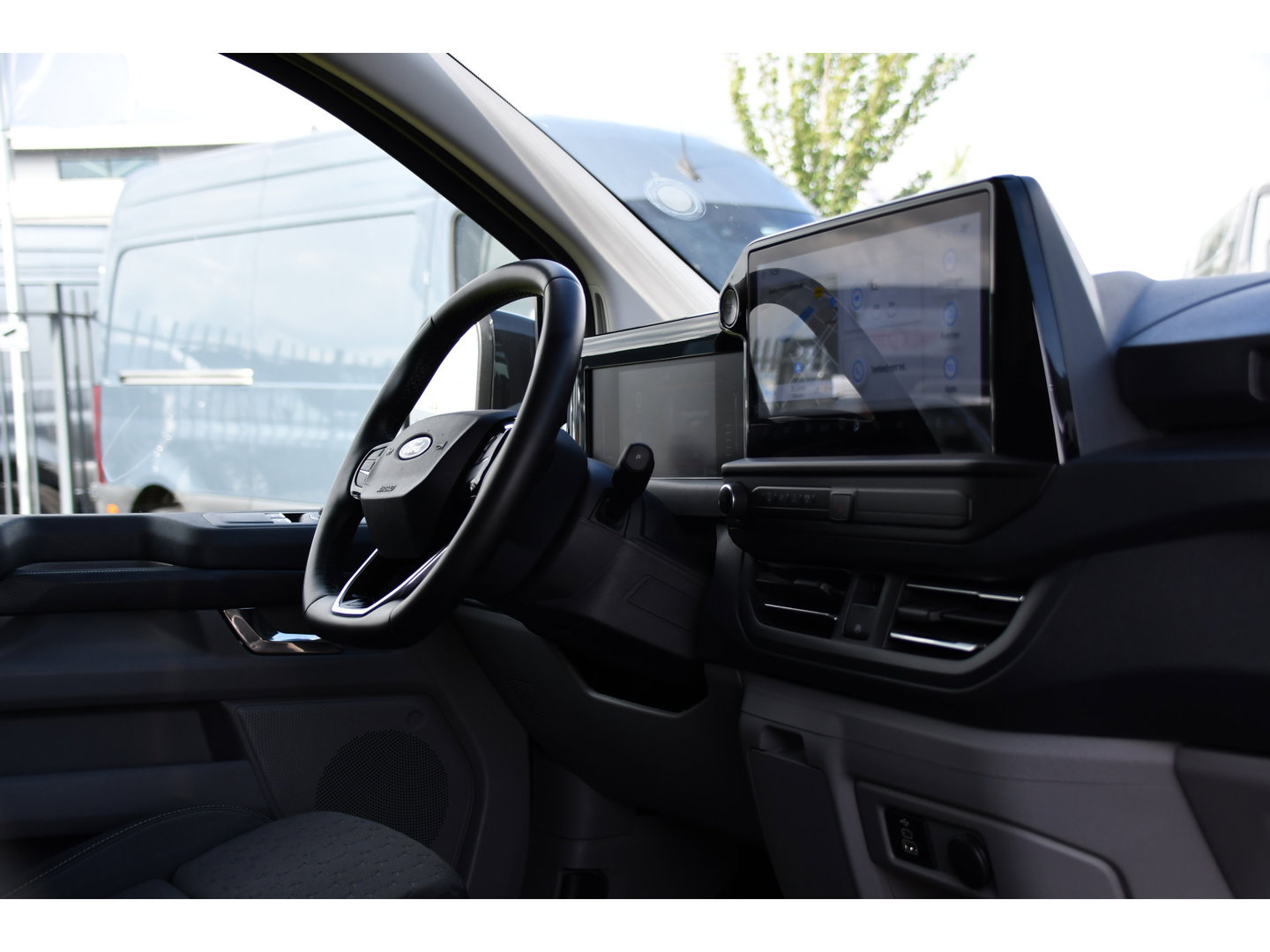 Ford Transit Custom 320 2.0 TDCI L2H1 Limited Black Edition Adaptieve Cruise, Camera, Carplay, 2 x Schuifdeur, 170pk, Automaat, Sensoren, Trekhaak, Stoelverwarming, Multimedia, Uniek!
