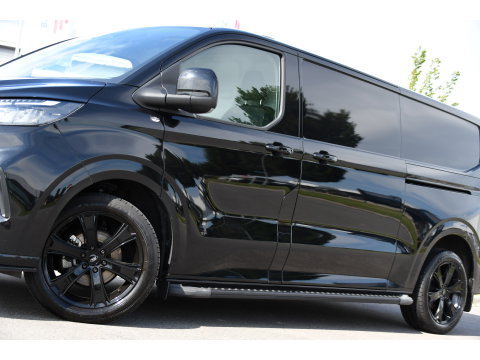 Ford Transit Custom 320 2.0 TDCI L2H1 Limited Black Edition Adaptieve Cruise, Camera, Carplay, 2 x Schuifdeur, 170pk, Automaat, Sensoren, Trekhaak, Stoelverwarming, Multimedia, Uniek!