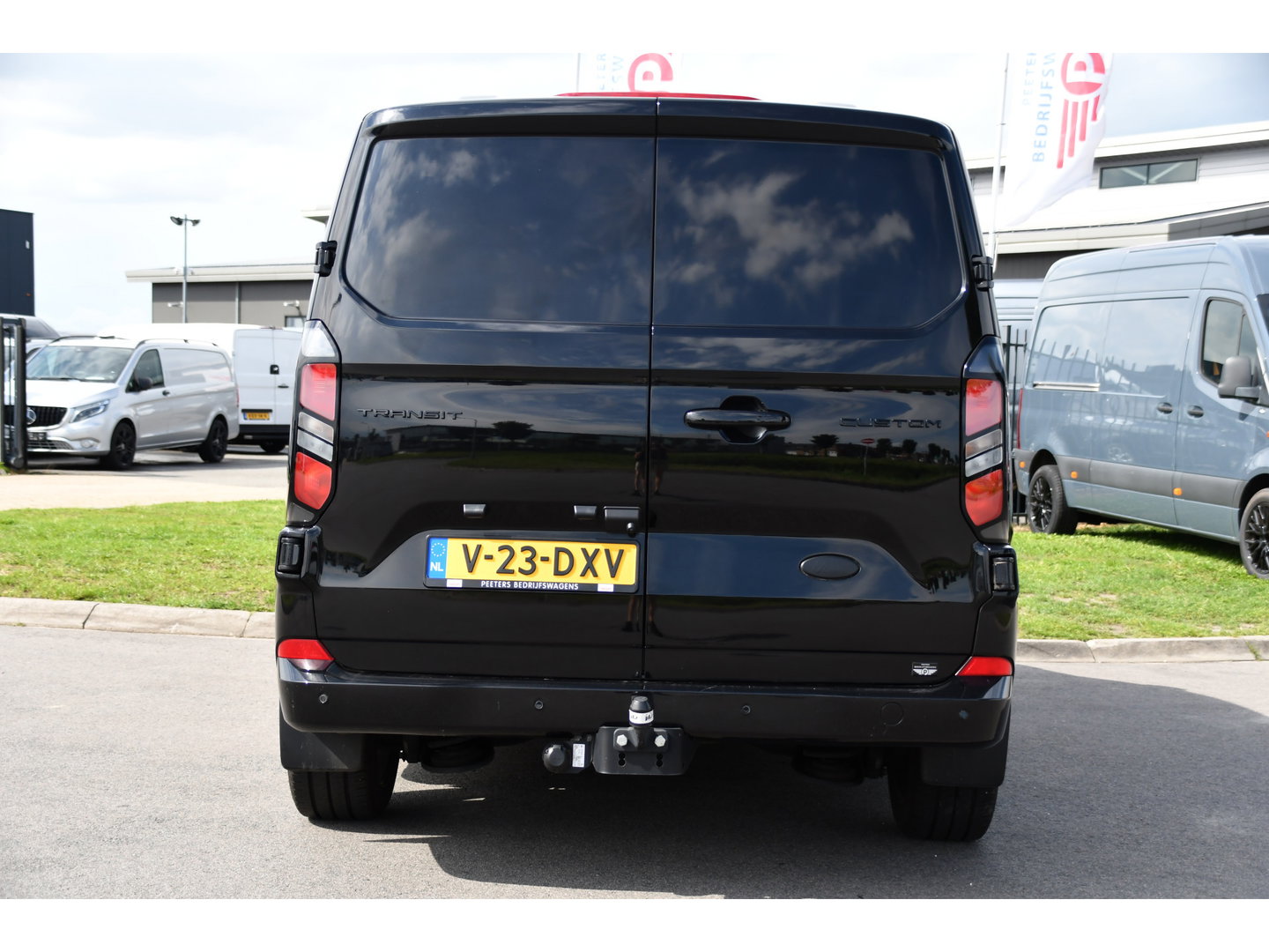 Ford Transit Custom 320 2.0 TDCI L2H1 Limited Black Edition Adaptieve Cruise, Camera, Carplay, 2 x Schuifdeur, 170pk, Automaat, Sensoren, Trekhaak, Stoelverwarming, Multimedia, Uniek!