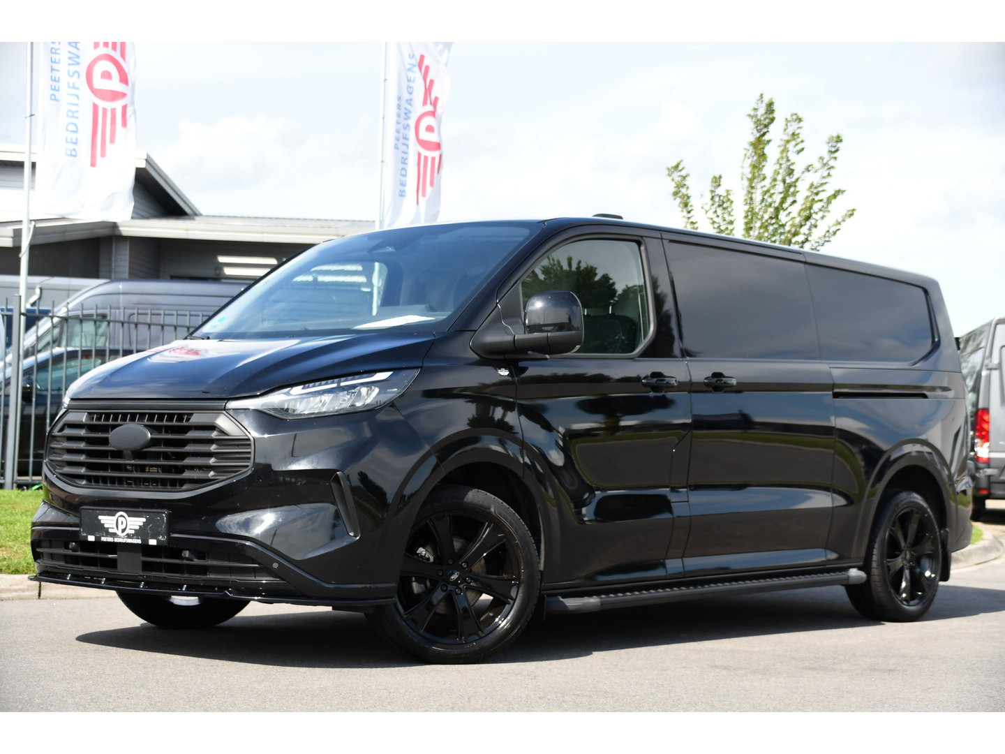 Ford Transit Custom 320 2.0 TDCI L2H1 Limited Black Edition Adaptieve Cruise, Camera, Carplay, 2 x Schuifdeur, 170pk, Automaat, Sensoren, Trekhaak, Stoelverwarming, Multimedia, Uniek!