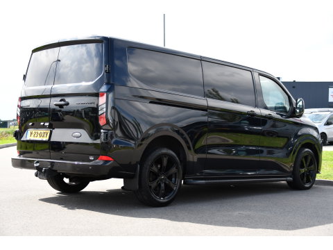 Ford Transit Custom 320 2.0 TDCI L2H1 Limited Black Edition Adaptieve Cruise, Camera, Carplay, 2 x Schuifdeur, 170pk, Automaat, Sensoren, Trekhaak, Stoelverwarming, Multimedia, Uniek!