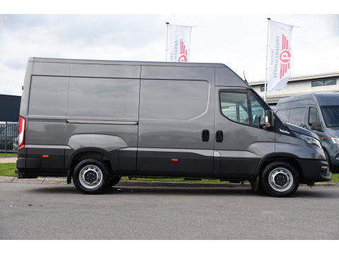 Iveco Daily 35S18 L2H2 PB Edition FACELIFT! Virtual, Adaptieve Cruise, Camera, Carplay, Automaat, 3500kg Trekhaak, Sensoren, 180pk, Multimedia, Uniek!