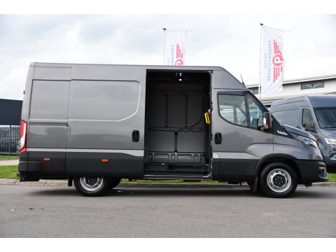Iveco Daily 35S18 L2H2 PB Edition FACELIFT! Virtual, Adaptieve Cruise, Camera, Carplay, Automaat, 3500kg Trekhaak, Sensoren, 180pk, Multimedia, Uniek!