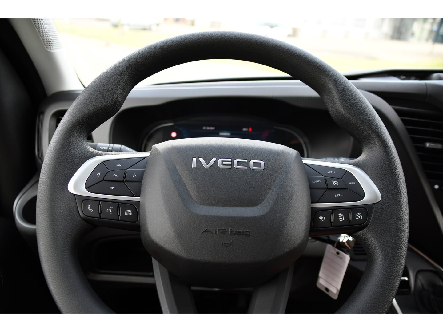 Iveco Daily 35S18 L2H2 PB Edition FACELIFT! Virtual, Adaptieve Cruise, Camera, Carplay, Automaat, 3500kg Trekhaak, Sensoren, 180pk, Multimedia, Uniek!