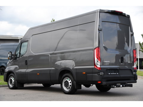 Iveco Daily 35S18 L2H2 PB Edition FACELIFT! Virtual, Adaptieve Cruise, Camera, Carplay, Automaat, 3500kg Trekhaak, Sensoren, 180pk, Multimedia, Uniek!