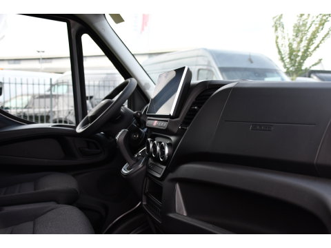 Iveco Daily 35S18 L2H2 PB Edition FACELIFT! Virtual, Adaptieve Cruise, Camera, Carplay, Automaat, 3500kg Trekhaak, Sensoren, 180pk, Multimedia, Uniek!