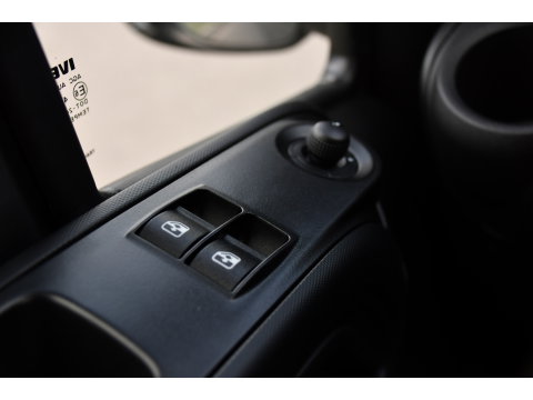 Iveco Daily 35S18 L2H2 PB Edition FACELIFT! Virtual, Adaptieve Cruise, Camera, Carplay, Automaat, 3500kg Trekhaak, Sensoren, 180pk, Multimedia, Uniek!