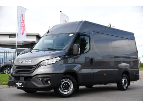 Iveco Daily 35S18 L2H2 PB Edition FACELIFT! Virtual, Adaptieve Cruise, Camera, Carplay, Automaat, 3500kg Trekhaak, Sensoren, 180pk, Multimedia, Uniek!