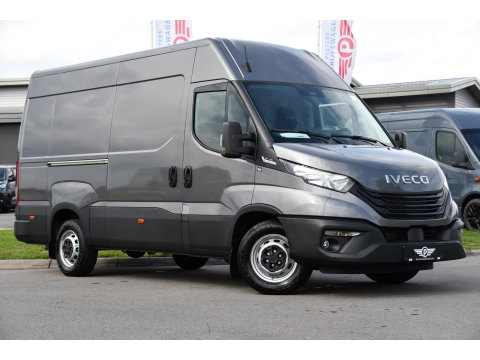 Iveco Daily 35S18 L2H2 PB Edition FACELIFT! Virtual, Adaptieve Cruise, Camera, Carplay, Automaat, 3500kg Trekhaak, Sensoren, 180pk, Multimedia, Uniek!