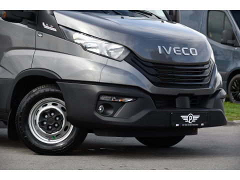 Iveco Daily 35S18 L2H2 PB Edition FACELIFT! Virtual, Adaptieve Cruise, Camera, Carplay, Automaat, 3500kg Trekhaak, Sensoren, 180pk, Multimedia, Uniek!