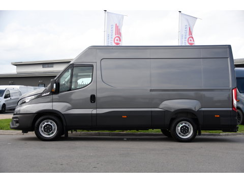 Iveco Daily 35S18 L2H2 PB Edition FACELIFT! Virtual, Adaptieve Cruise, Camera, Carplay, Automaat, 3500kg Trekhaak, Sensoren, 180pk, Multimedia, Uniek!