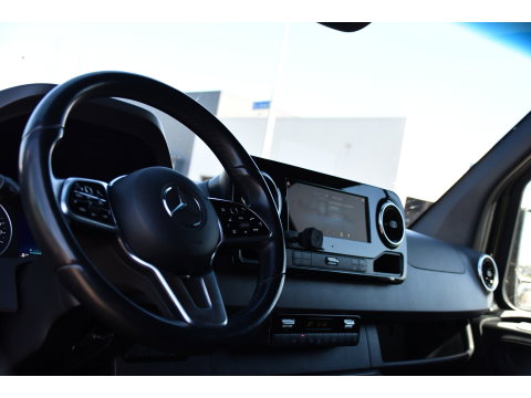 Mercedes-Benz Sprinter 319 1.9 CDI L2H2 RWD Black Edition Full Options! 360 Camera, Adaptieve Cruise, LED, Standkachel, Carplay, 190pk, Voorruit verwarming, Uniek!